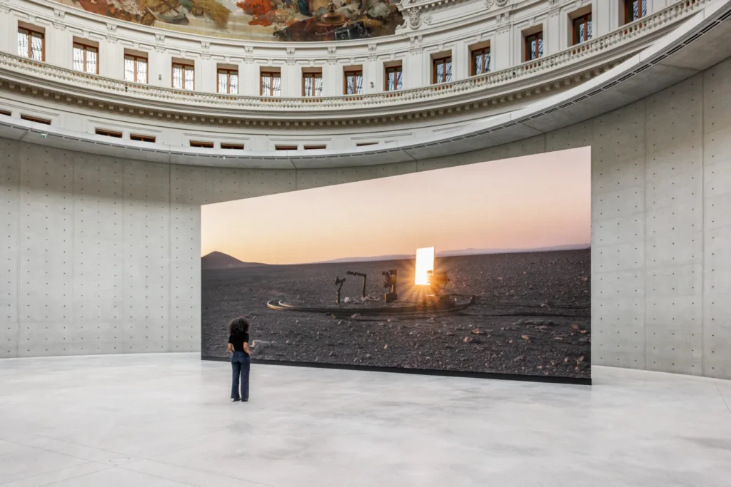 Chiaroscuro at Bourse de Commerce: questions on life & longevity in a decaying world 1 chiaroscuro
Pinault Collection
light and shadow in art
bourse de commerce pinault collection