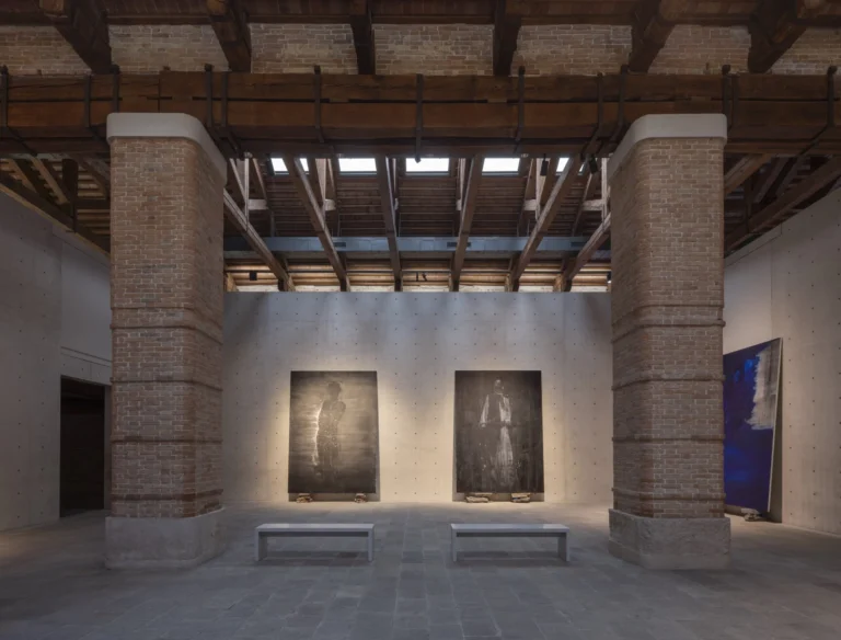 Punta della Dogana Lorna Simpson exhibition conceptual photography