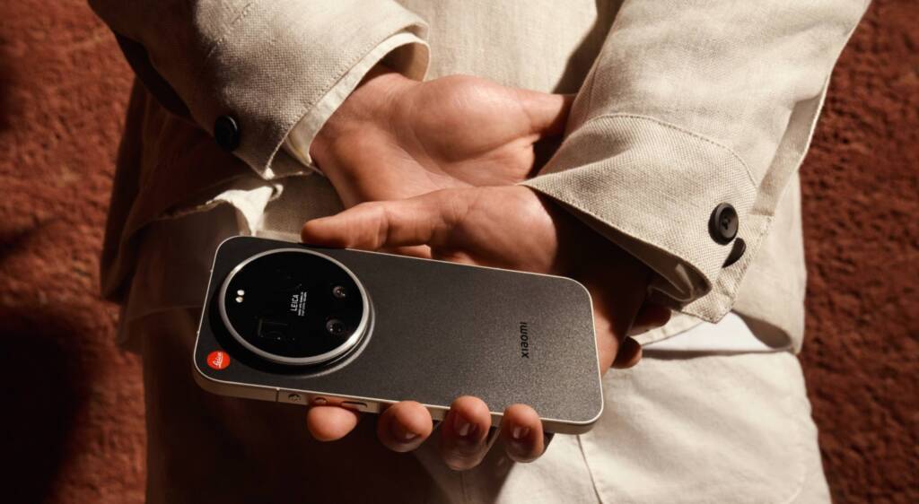 Leica Leitzphone Powered by Xiaomi smartphone for photographers phone design