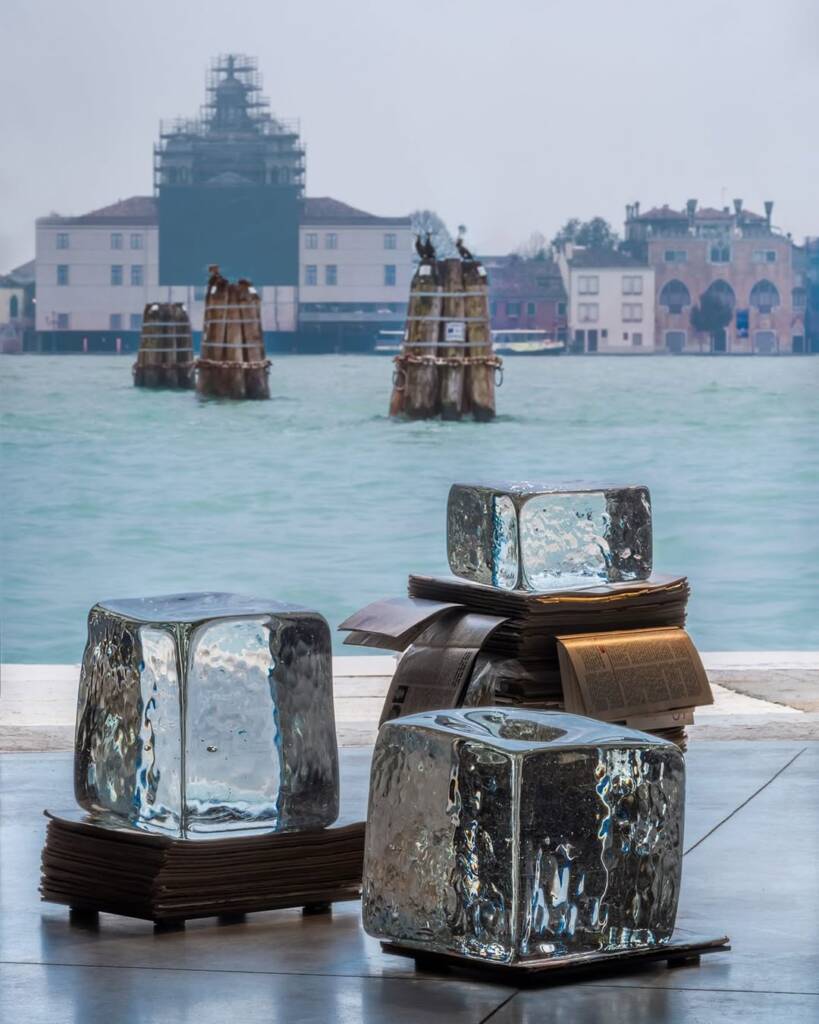 Punta della Dogana is hosting Lorna Simpson’s landmark ‘Third Person’ exhibition for the first time in Europe 1 Punta della Dogana
Lorna Simpson exhibition
conceptual photography