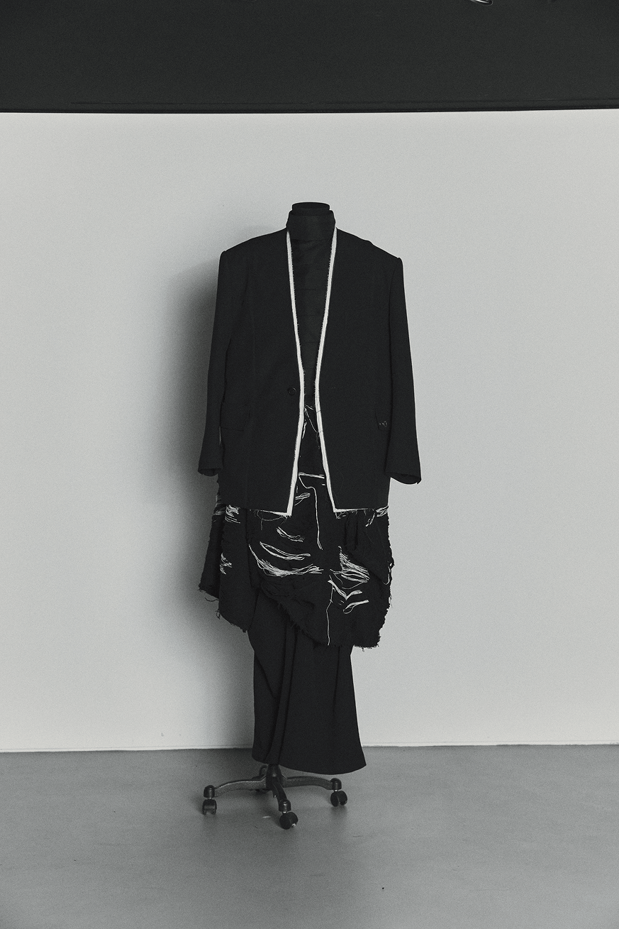 Jay Songzio
Songzio
avant-garde elegance