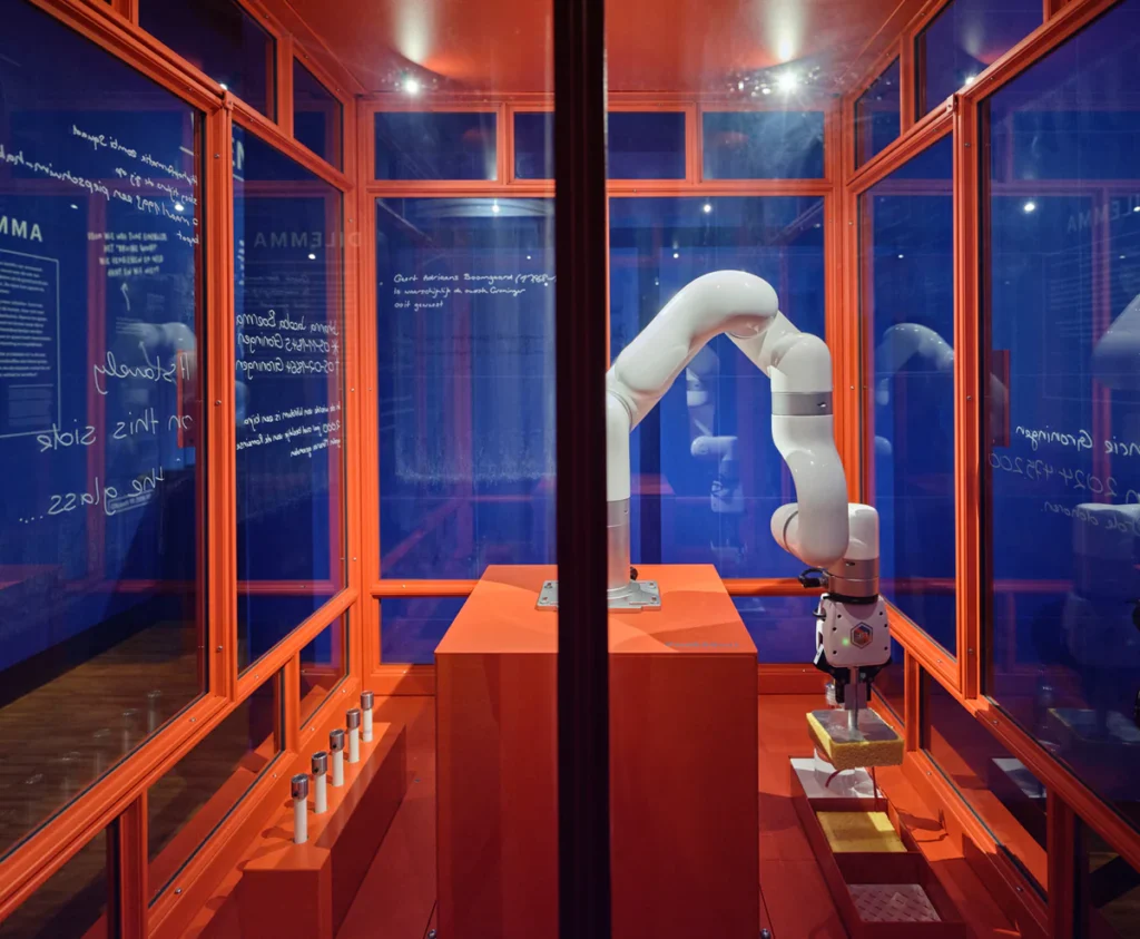 fusion of art and technology
robot arm
Human-like presence