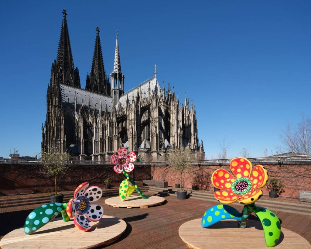 Yayoi Kusama
infinity mirror room
pumpkin sculptures