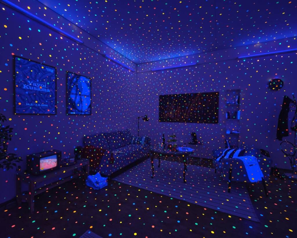 Yayoi Kusama
infinity mirror room
pumpkin sculptures