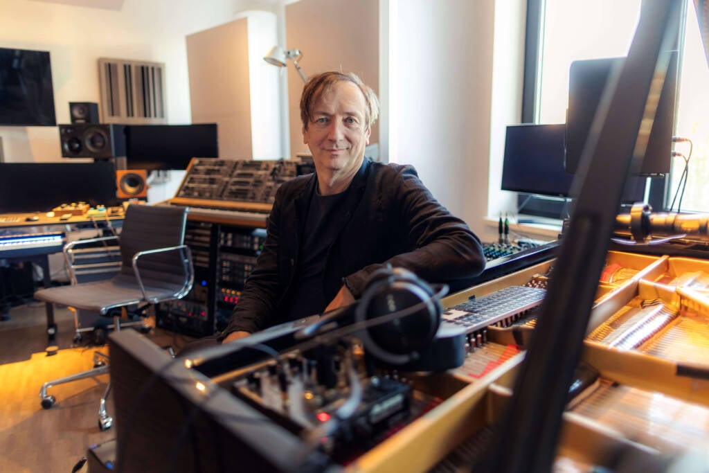 The right wrong turn: Volker Bertelmann on detours that lead to discovery 6 Volker Bertelmann
Hauschka
composing film scores
experimental sound design