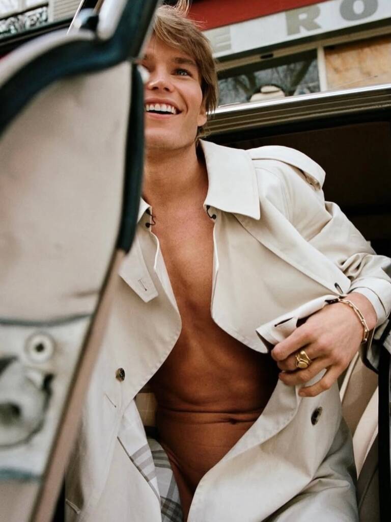 Shanghai Fashion Week hosted Carine Roitfeld and Sebastián Faena’s ‘False Narratives’ exhibition 6 Carine Roitfeld
Sebastián Faena
Shanghai Fashion Week