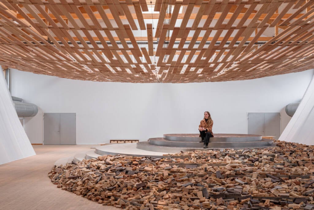 Soft architecture in motion: experience Kengo Kuma’s ‘Earth | Tree’ 2 soft architecture
sensory architecture
Kengo Kuma