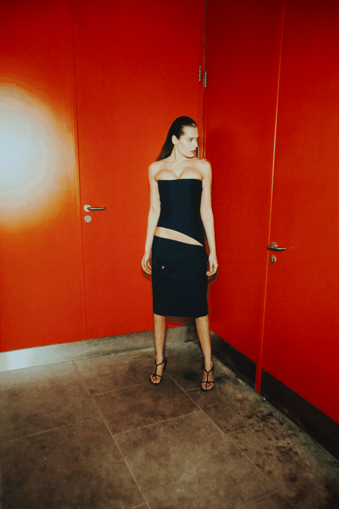 Strange Office hube 06