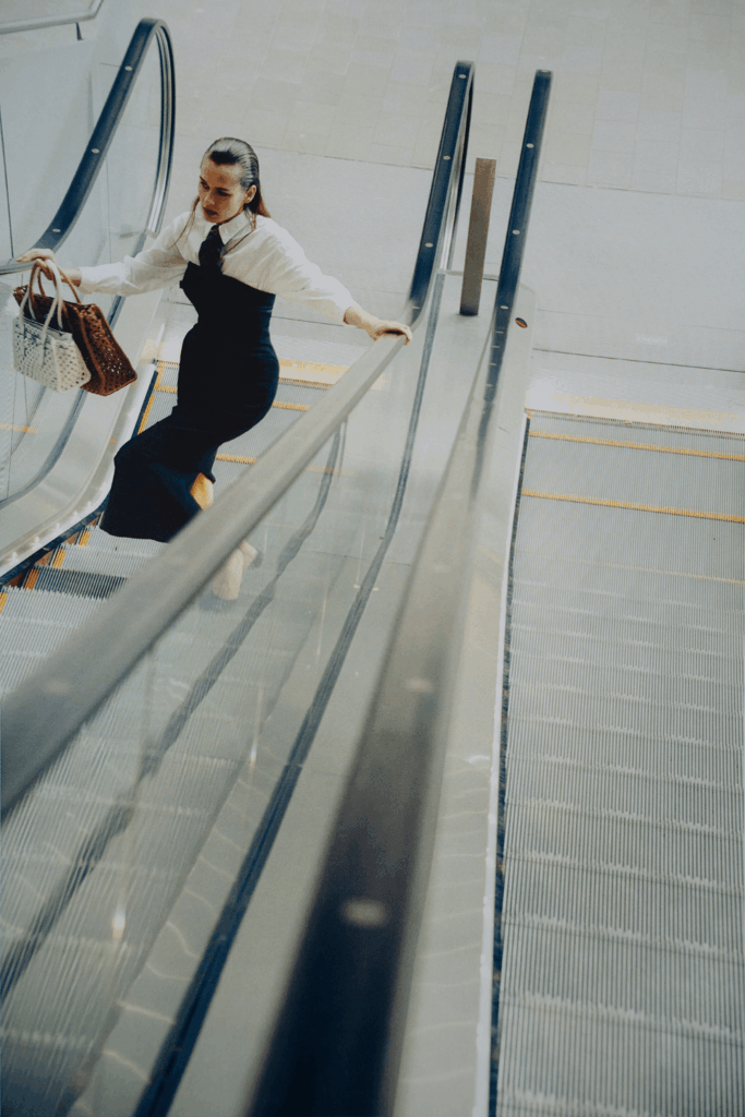 Strange Office hube 07