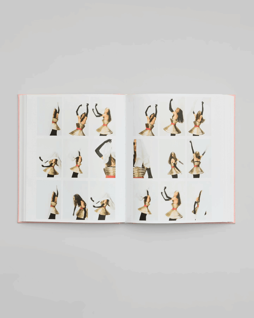 Specula Mundi
couture book
Mark Borthwick
