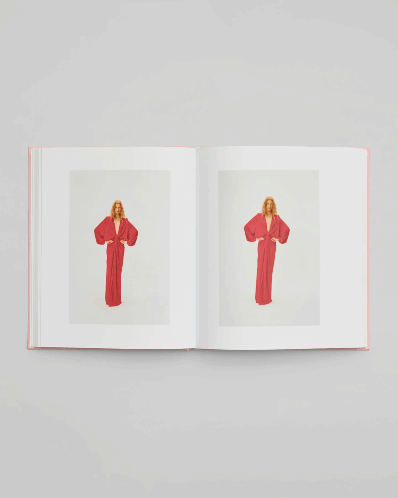 Specula Mundi
couture book
Mark Borthwick