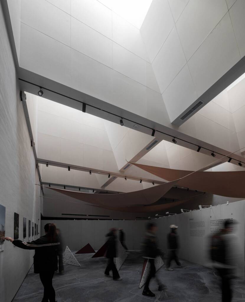 Büro Ziyu Zhuang’s Prairie Ark lands like a silent spaceship on the shores of Laoli Lake 4 Büro Ziyu Zhuang
futuristic design