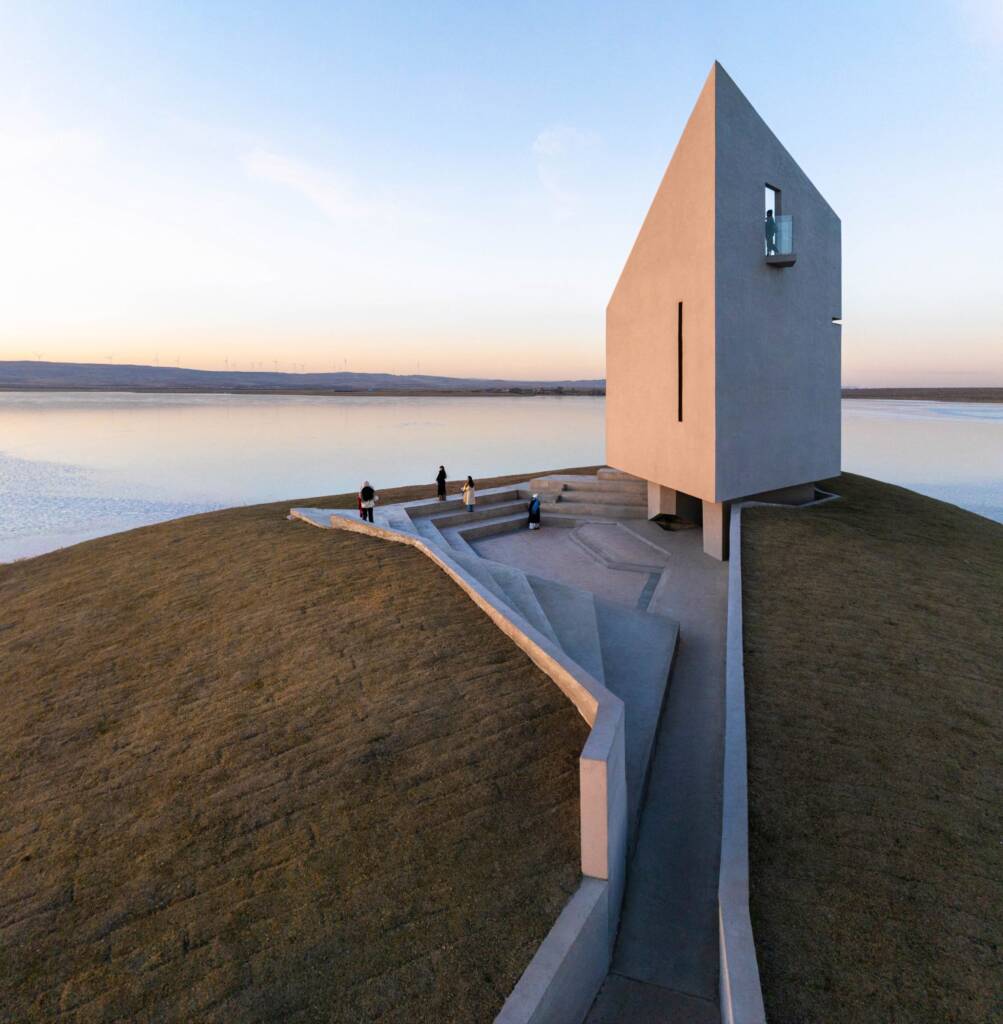 Büro Ziyu Zhuang’s Prairie Ark lands like a silent spaceship on the shores of Laoli Lake 2 Büro Ziyu Zhuang
futuristic design