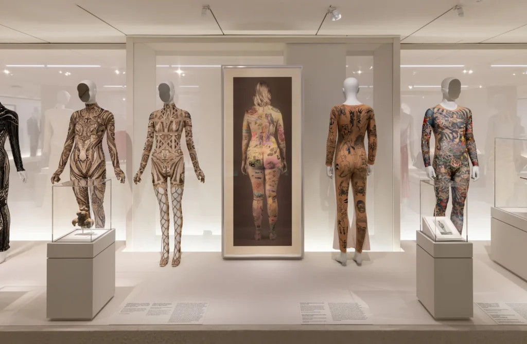 Costume Art
fashion and art
Andrew Bolton