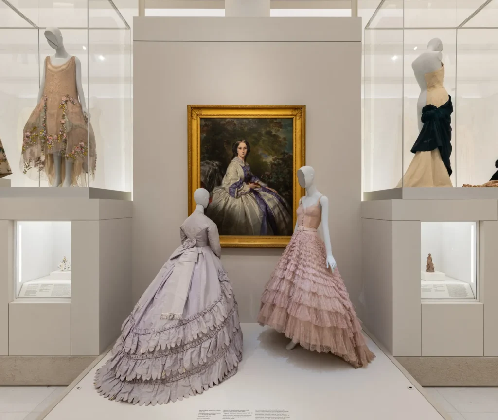 Costume Art
fashion and art
Andrew Bolton