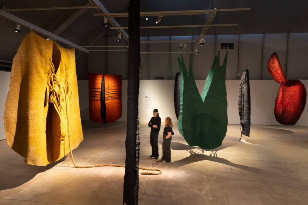 Magdalena Abakanowicz
magdalena abakanowicz exhibition
textile sculptures