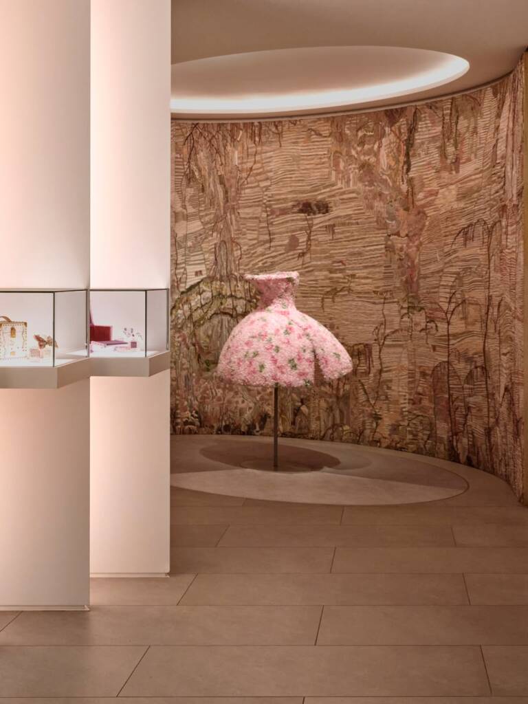 La Galerie Dior unveiled a new retrospective exploring couture heritage 3 La Galerie Dior
couture heritage
exhibitions in Paris 2026