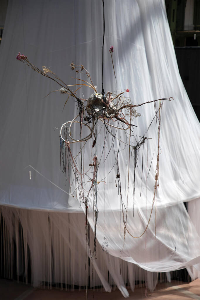 Laure Prouvost
quantum mechanics and art
aure prouvost grand palais