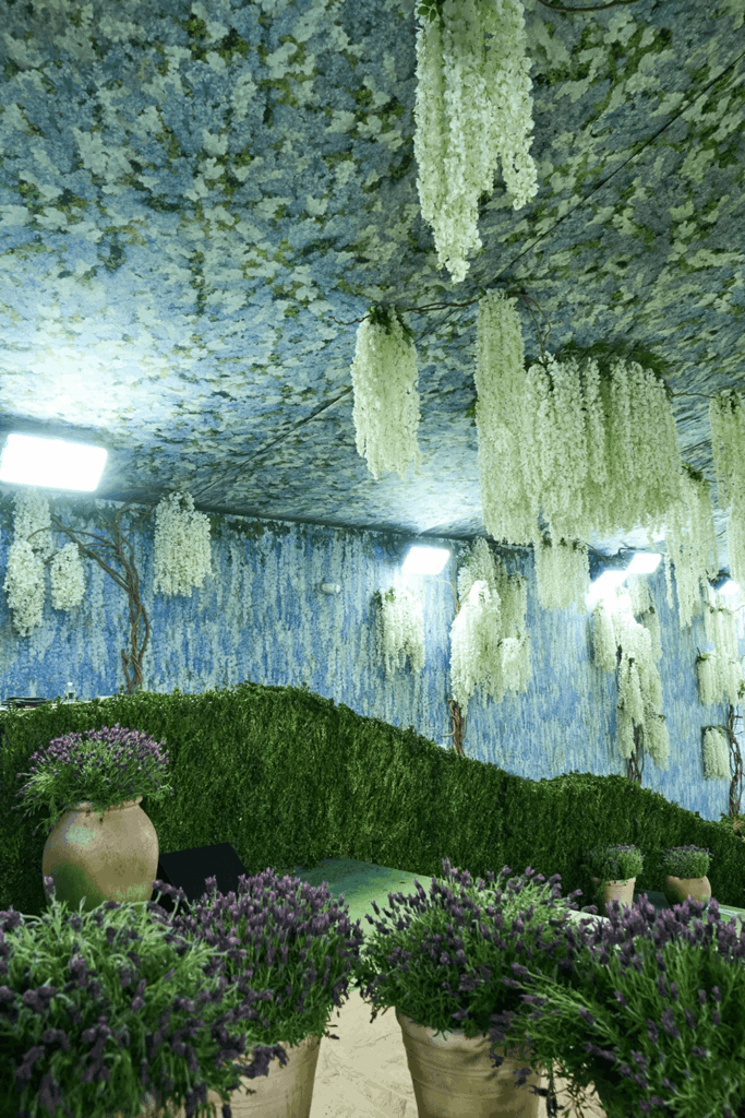 Raúl Àvila on event scenography and transforming spaces 2 Raúl Àvila
floral artistry
experiential design
met gala theme
met gala stage design