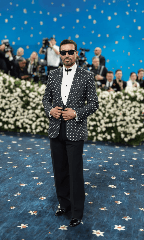 Raúl Àvila on event scenography and transforming spaces 5 Raúl Àvila
floral artistry
experiential design
met gala theme
met gala stage design