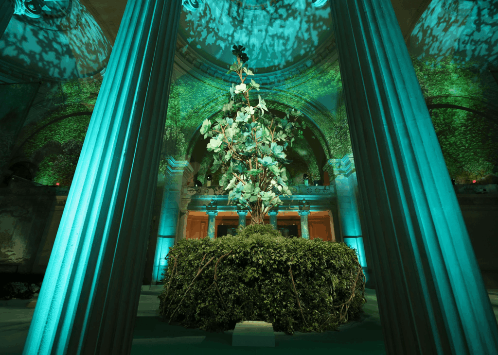 Raúl Àvila on event scenography and transforming spaces 4 Raúl Àvila
floral artistry
experiential design
met gala theme
met gala stage design