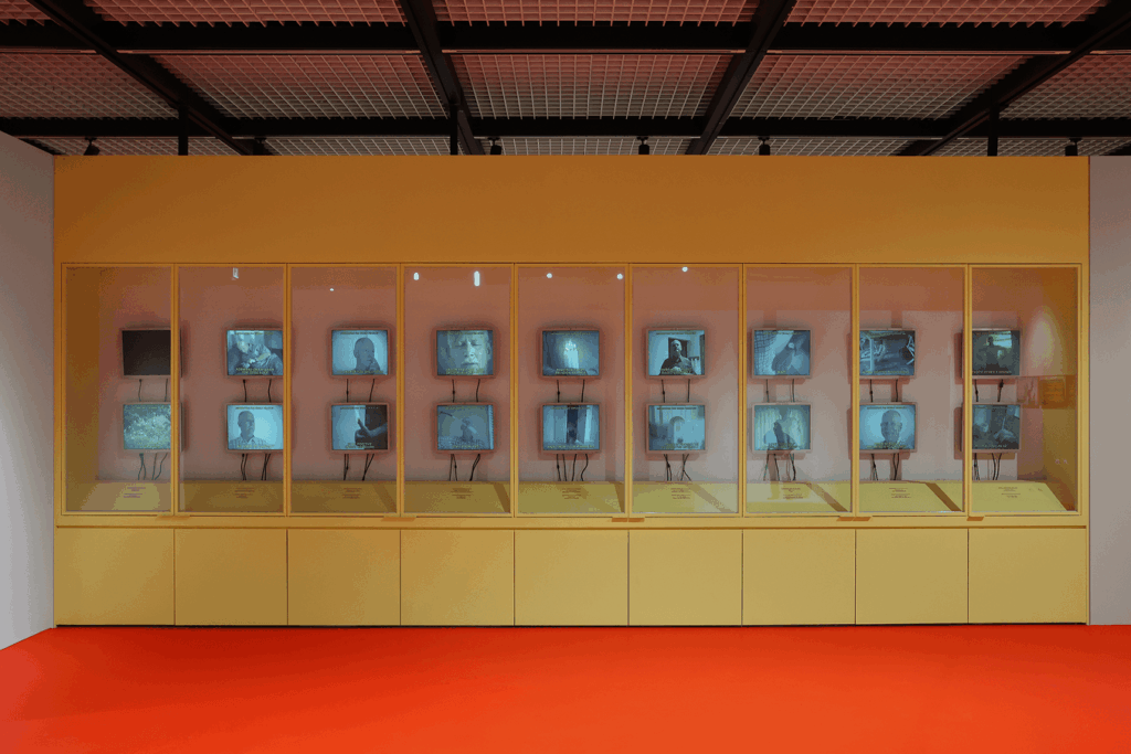 Max Siedentopf: Exploring the Boundaries and Making the Ordinary Extraordinary 10 Max Siedentopf
art and humor
absurdity in art