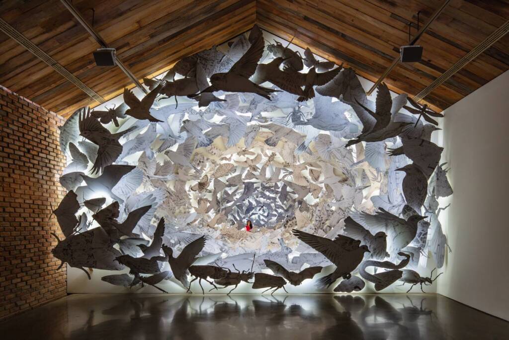 The new Es Devlin exhibition transforms the Casa Bradesco into a living reflection of human connection 2 Es Devlin exhibition
es devlin library of light