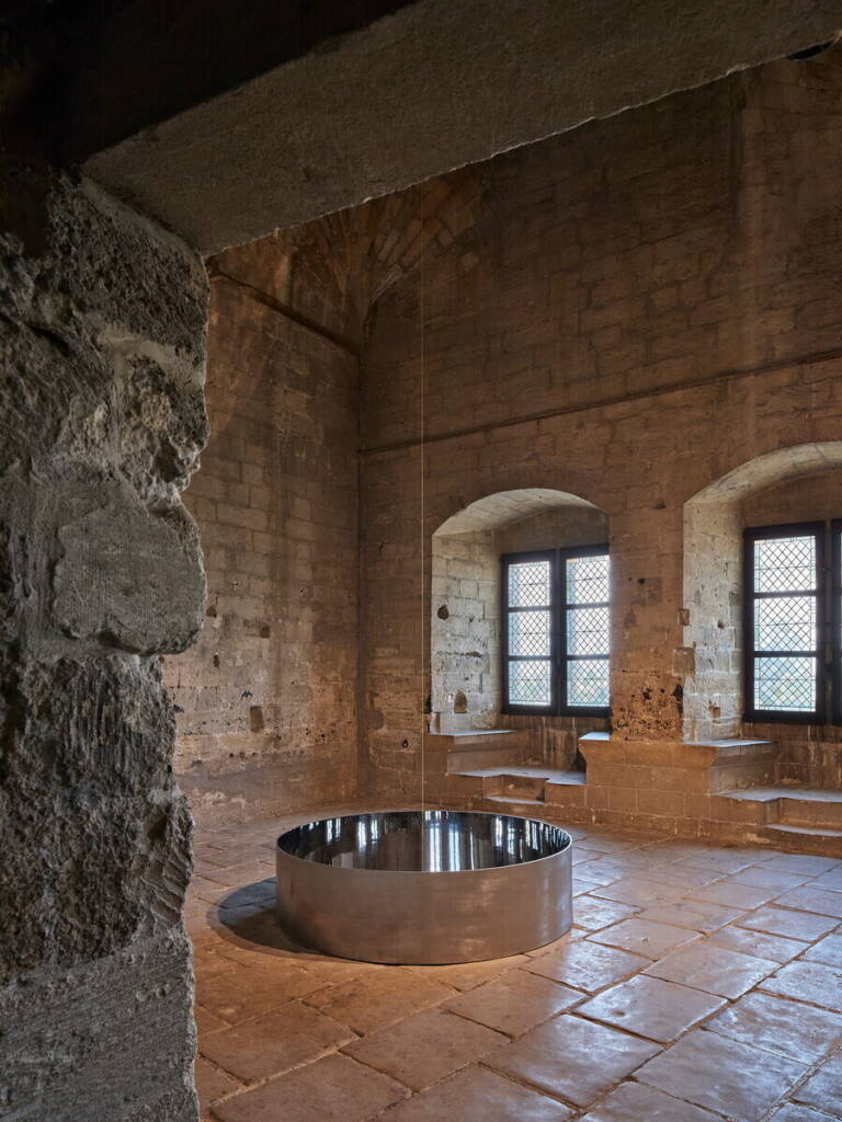 Lee Ufan at the Palais des Papes: a monumental installation in dialogue with sacred architecture 4 Lee Ufan
site-specific installation
sacred architecture