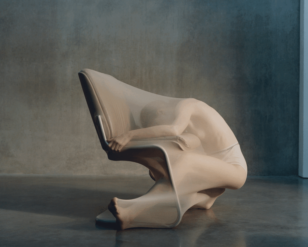 For Lisa Jahovic, time is material 9 Lisa Jahovic
Humour in art
analogue photography
everyday objects in art