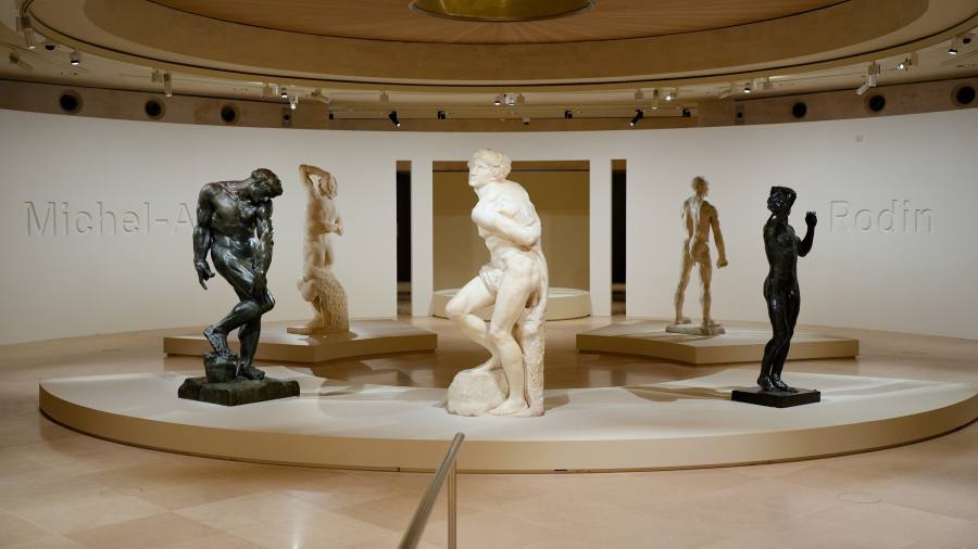 Paris Haute Couture Week
Haute Couture Week
Paris exhibitions