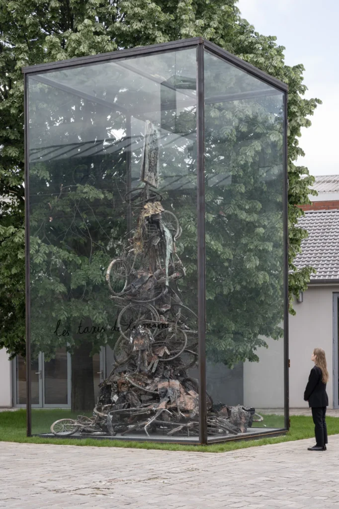 From gold leaf to mythic waters: Anselm Kiefer's ‘Nymphäum’ explores the endless cycle of transformation 6 Anselm Kiefer exhibition
metamorphosis in art