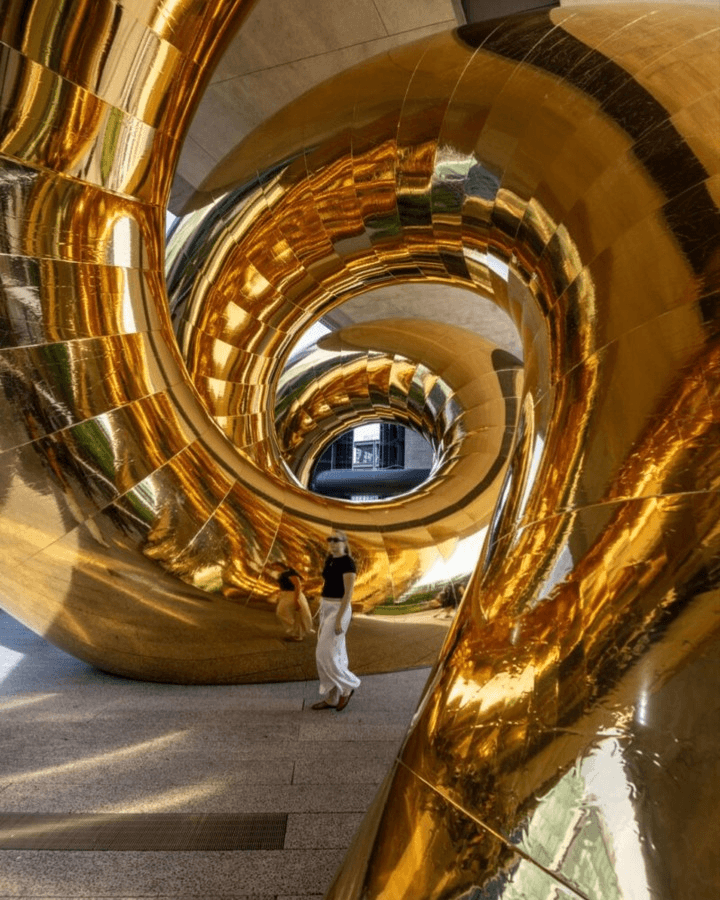 Serpenti Infinito
Plastique Fantastique
ouroboros symbolism