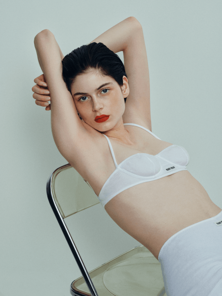 Searching for imperfect perfection at Studio Mimi 6 studio mimi
Zoé Kovacs
creative storytelling
beauty photography