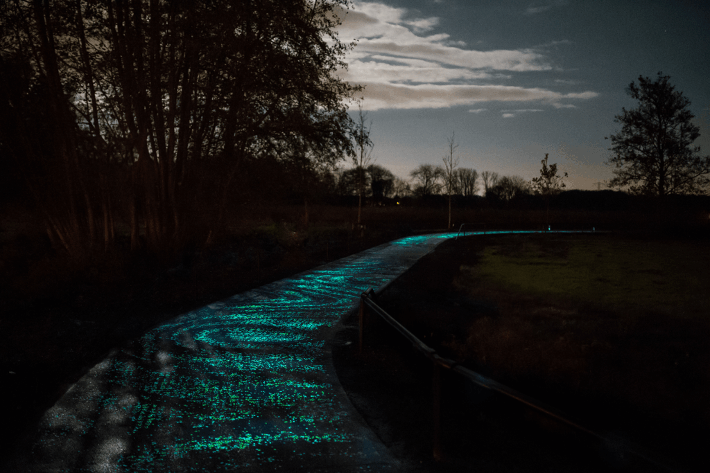 Daan Roosegaarde’s quiet campaign for a better world 14 Daan Roosegaarde
Landscapes of the future
environmental art
Smog Free Tower
environmental awareness
