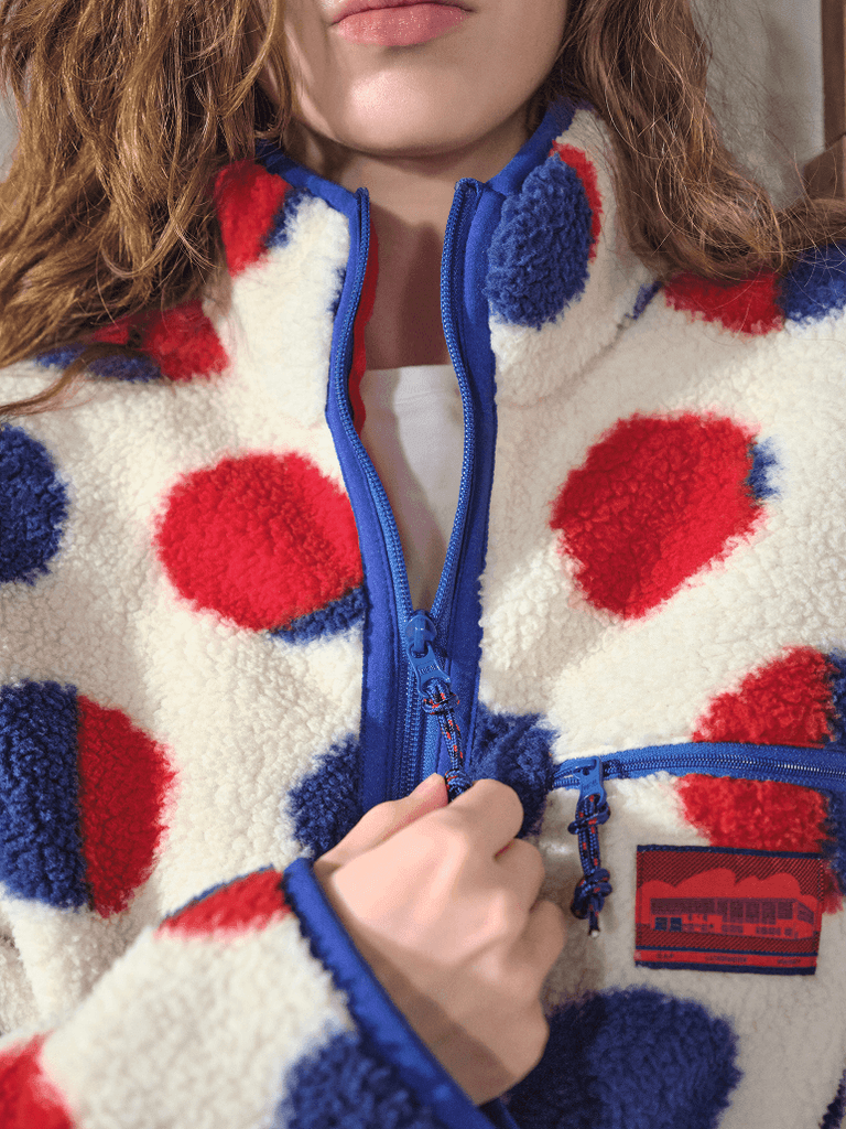 Whitney Museum x gap collaboration bridges Pop Art, American culture and Roy Lichtenstein’s legacy 4 Gap x Whitney Museum
american culture
Gap limited edition